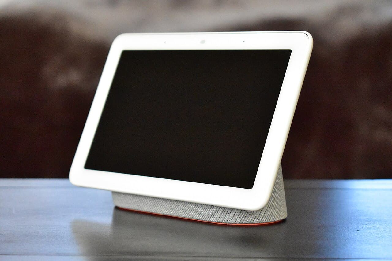 Smart Speaker vs. Smart Display for the Kitchen photo